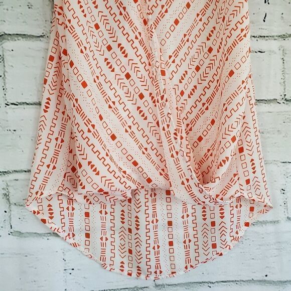Lush geometric sleeveless faux wrap front shirt - Picture 5 of 6